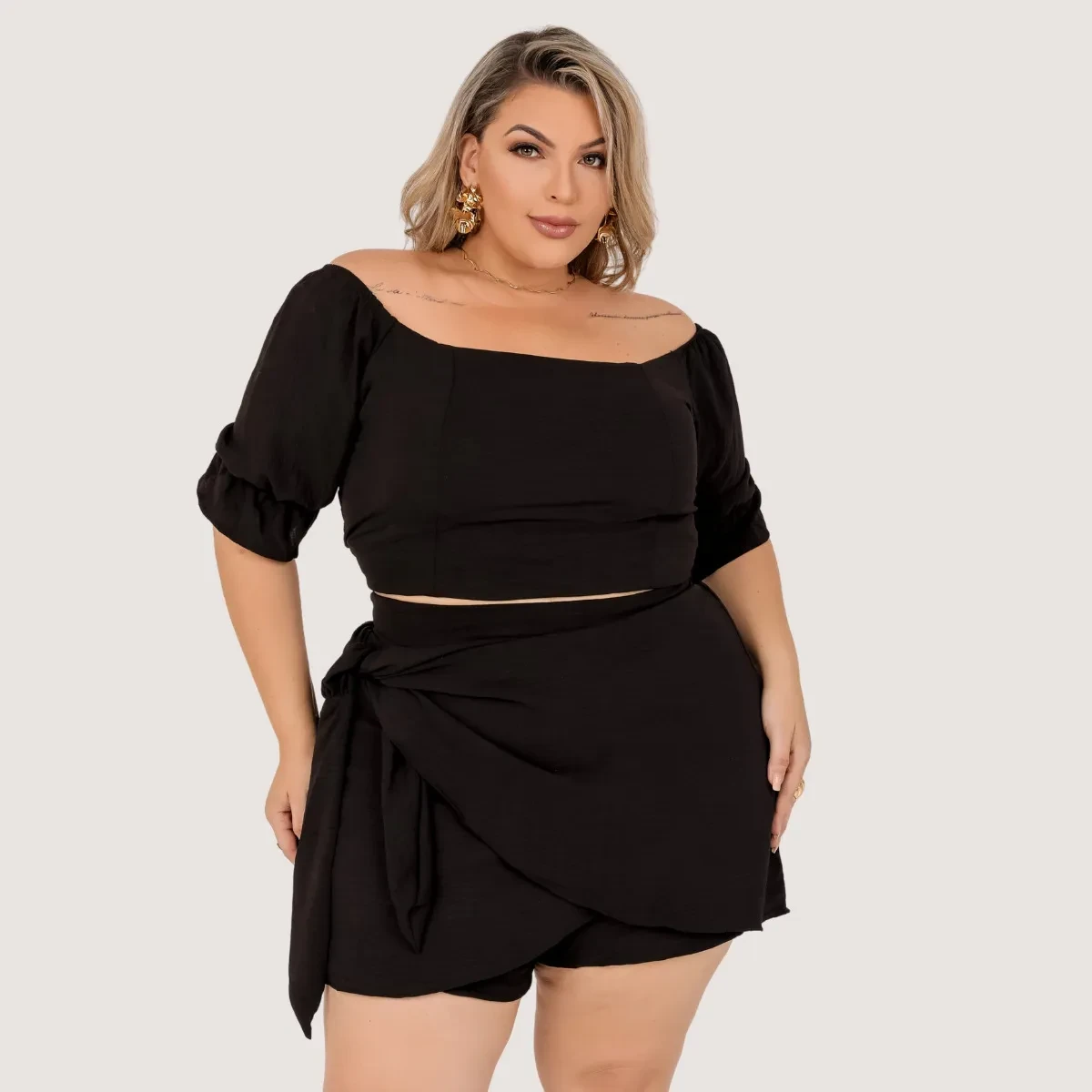 Conjunto Plus Size Short Saia + Cropped Manga Curta | Frete Grátis Conjunto Plus Size - Conjunto Plus Size Short Saia +