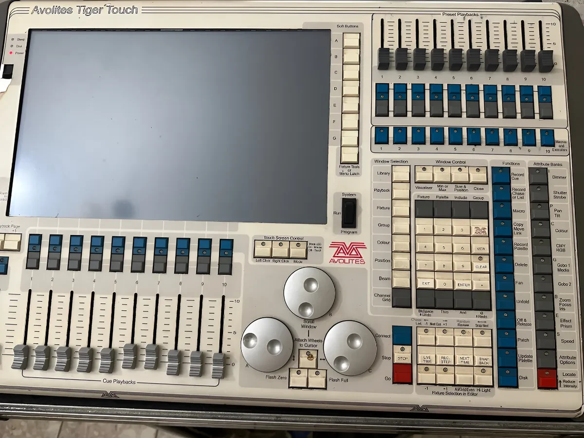 Mesa de Iluminação DMX Avolites Tiger Touch Original - Melhor Preço! mesa de iluminação dmx - Mesa de Iluminação DMX Avolites Tiger