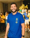 Camisa Azul Traje Cazétv